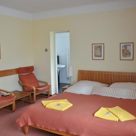 Lida Guest House Praga Esterno foto