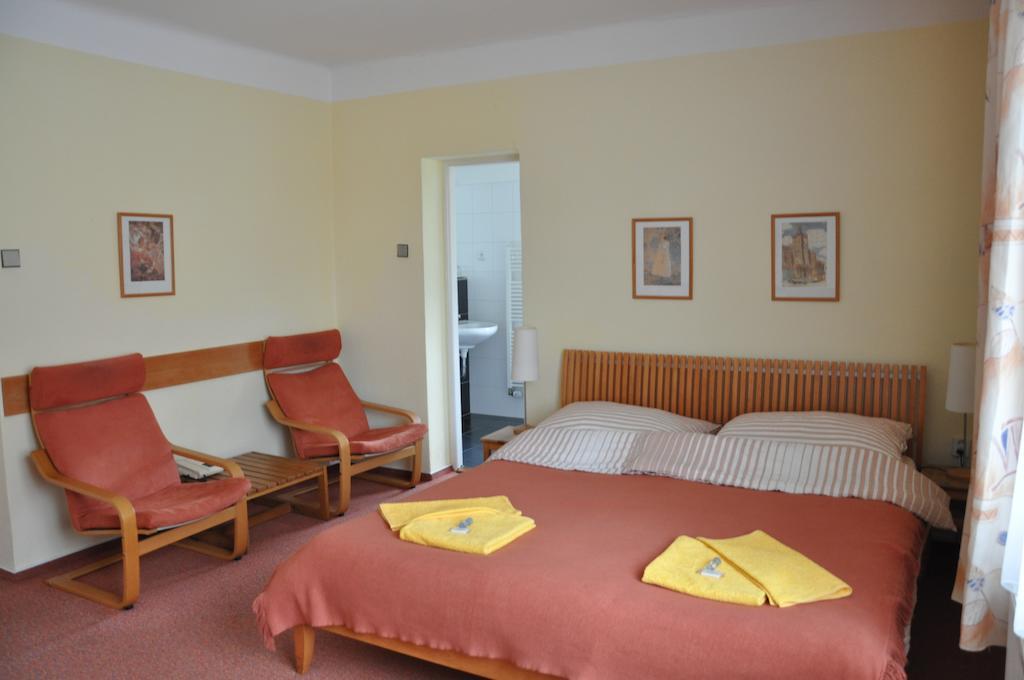 Lida Guest House Praga Esterno foto