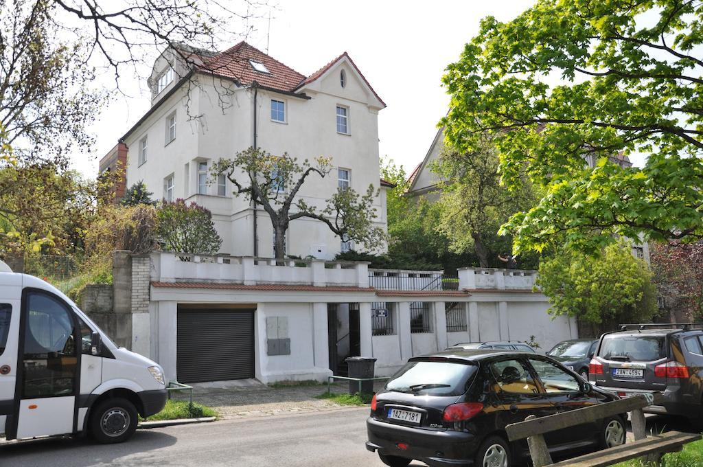 Lida Guest House Praga Esterno foto